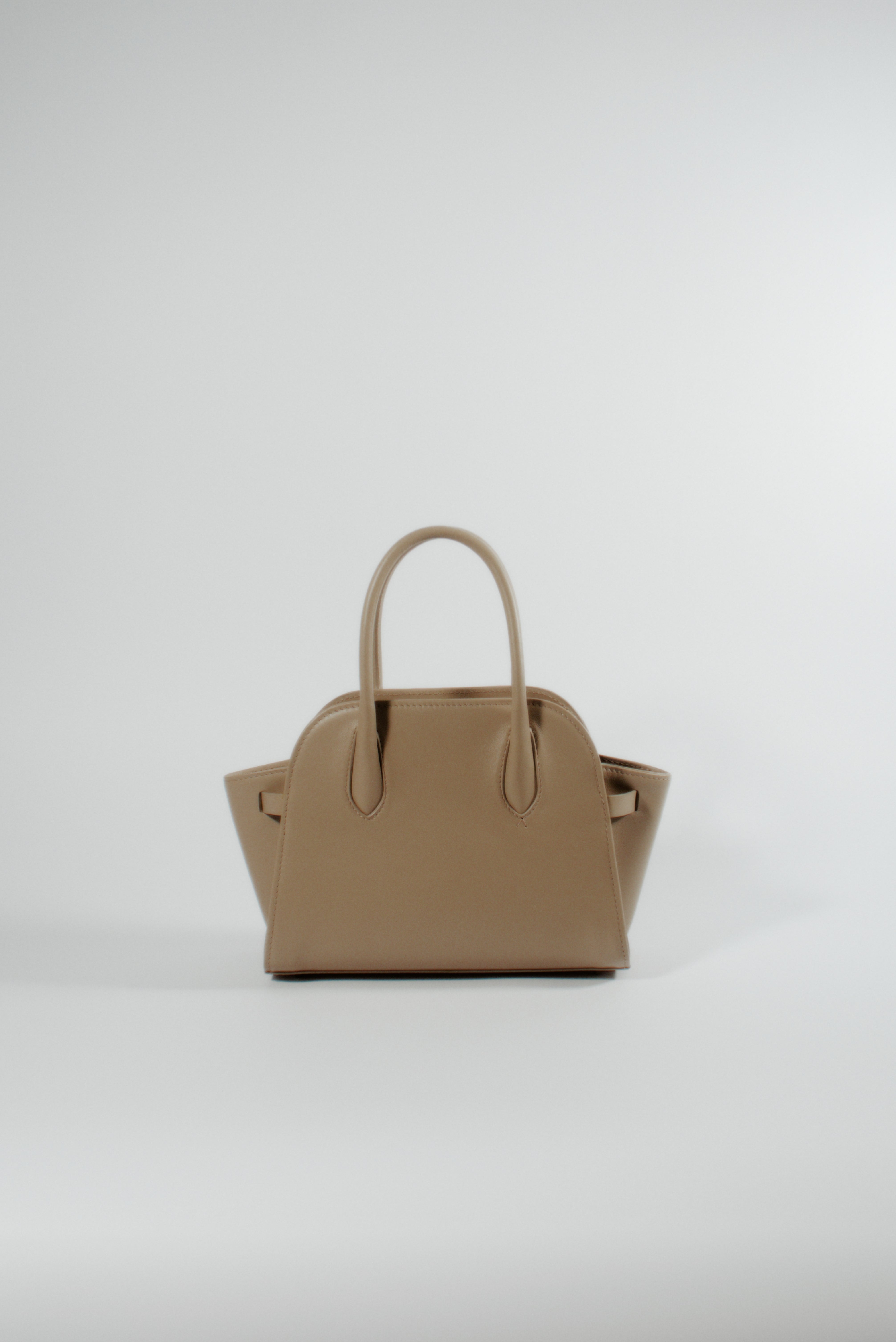 #color_light taupe