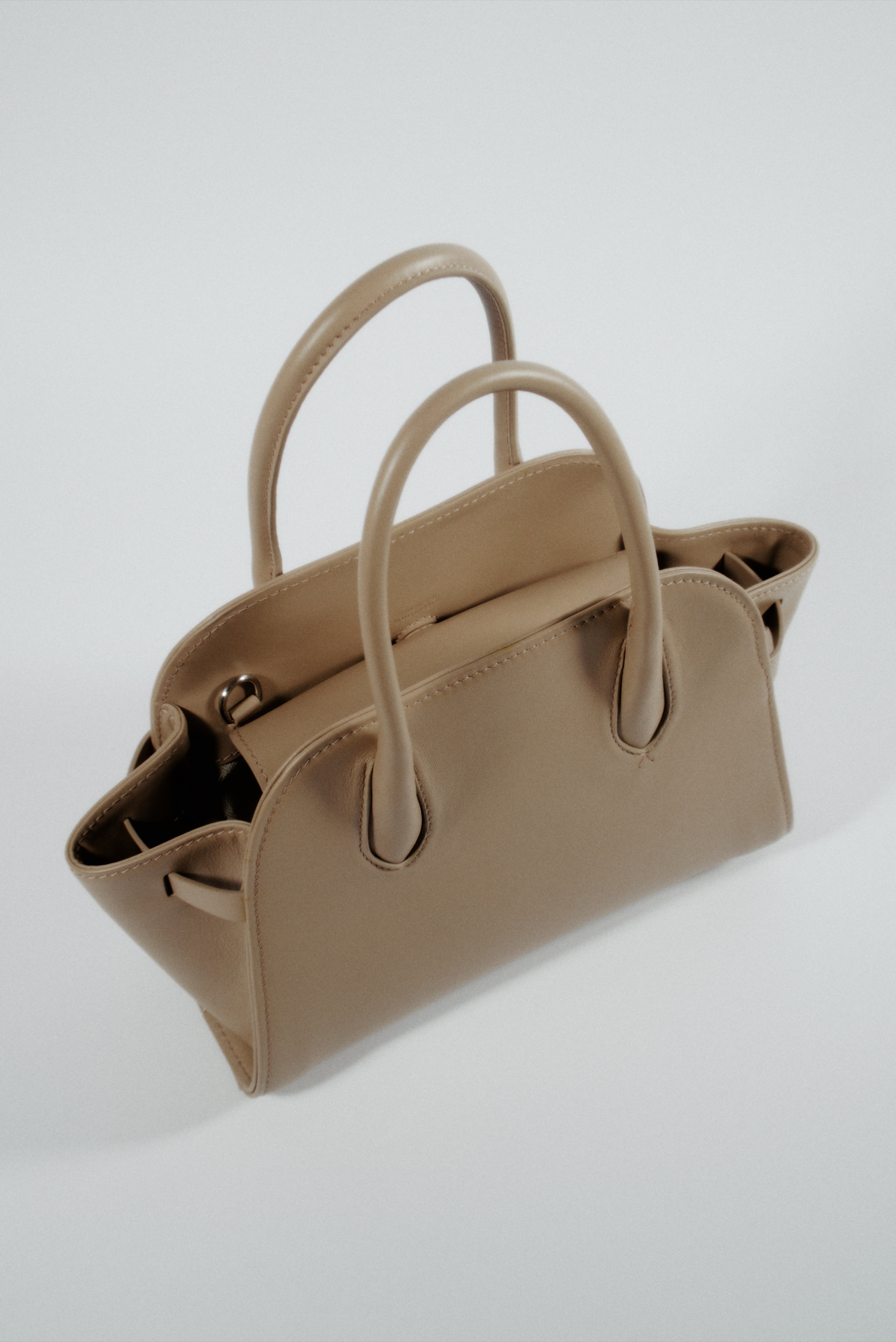 #color_light taupe